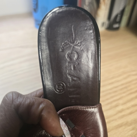 CHANEL Black and Brown Heels with Elegant Design - Picture 11 of 14